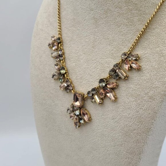 J Crew Gorgeous Pink Gray Crystal Gold Tone Statement Necklace NWT! NEW! - Picture 4 of 9